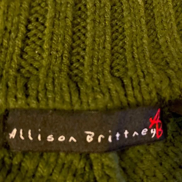 Turtleneck with Dolman Sleeves - Picture 4 of 5